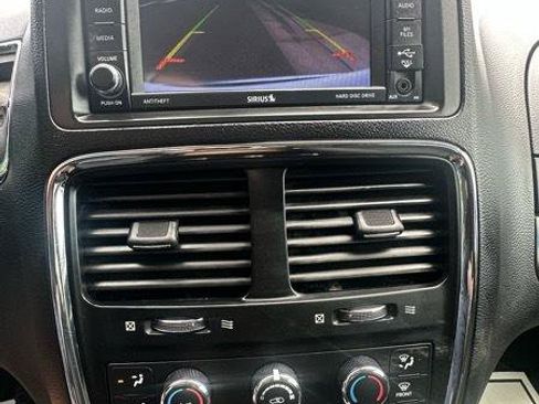 Used 2020 Dodge Grand Caravan SE w/ UConnect Hands-Free Group FWD image 12