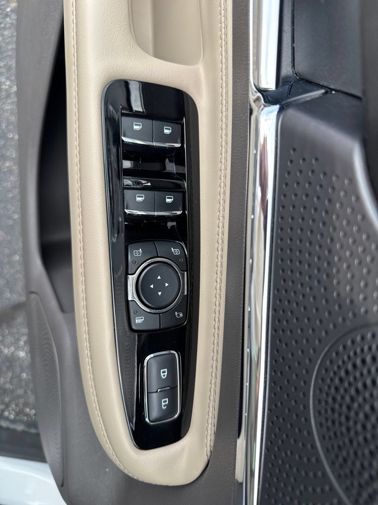 Used 2023 Lincoln Corsair FWD image 14