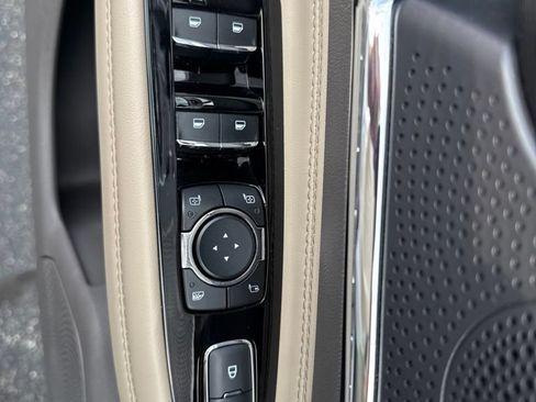 Used 2023 Lincoln Corsair FWD image 14