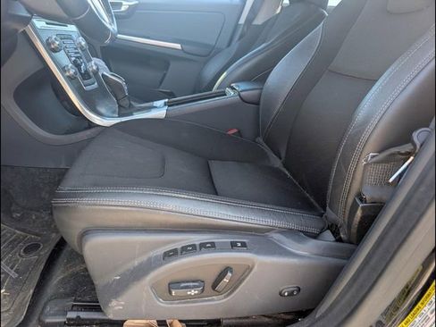 Used 2015 Volvo XC60 T5 FWD image 9