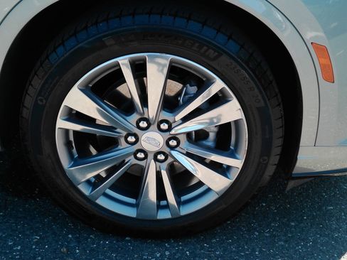 Used 2025 Cadillac XT6 Premium Luxury AWD/4WD image 21