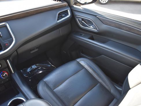 Used 2021 Chevrolet Suburban LT image 21