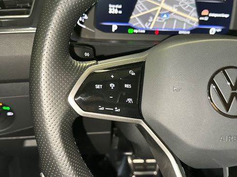 Used 2023 Volkswagen Tiguan SEL R-Line image 28