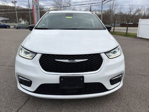 Used 2024 Chrysler Pacifica Limited FWD image 11