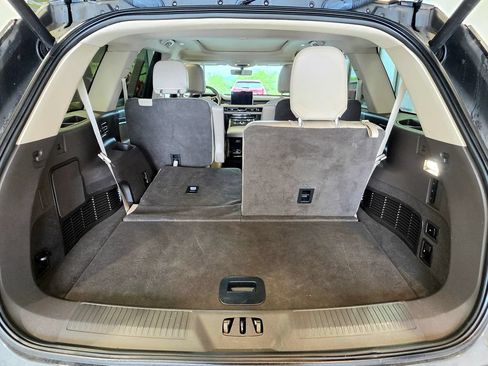 Used 2023 Lincoln Aviator Reserve w/ Equipment Group 201A AWD/4WD image 10