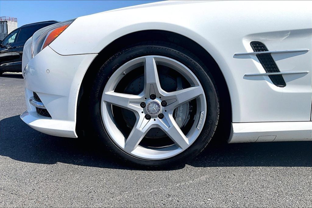 Used 2013 Mercedes-Benz SL 550 image 2