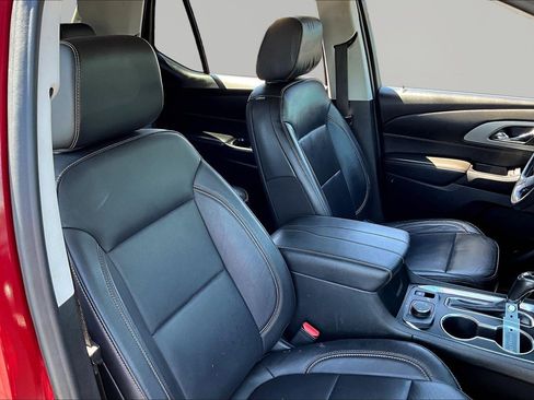 Used 2019 Chevrolet Traverse LT w/ LPO, Cargo Package FWD image 28