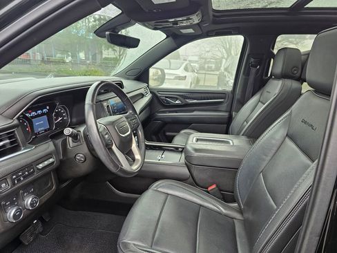Used 2021 GMC Yukon Denali w/ Denali Premium Package image 28