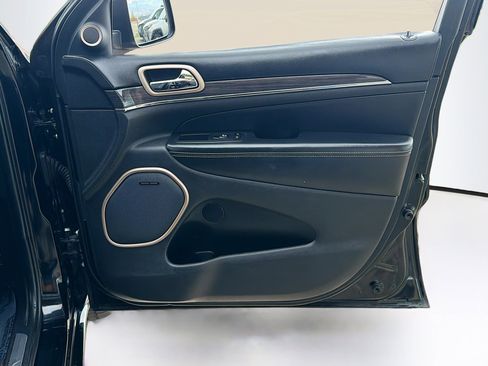 Used 2017 Jeep Grand Cherokee Overland w/ Jeep Active Safety Group image 35