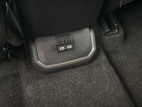 Used 2025 Toyota Highlander LE AWD/4WD image 10