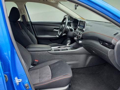Used 2025 Nissan Sentra SR FWD image 14