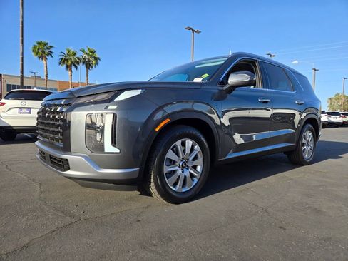 Used 2024 Hyundai Palisade SEL FWD image 2