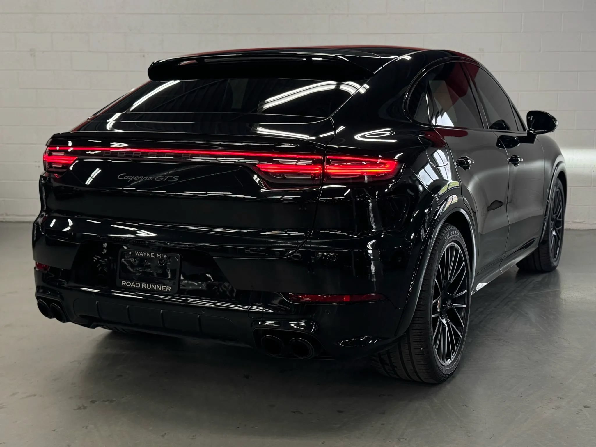 Used 2023 Porsche Cayenne GTS AWD/4WD image 9