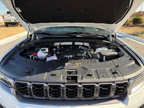 New 2026 Jeep Grand Cherokee Altitude AWD/4WD image 32