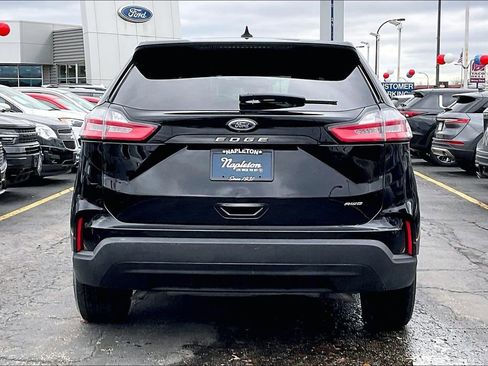 Used 2023 Ford Edge SE image 3