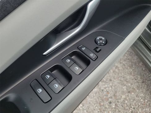 New 2025 Hyundai Elantra Limited image 17