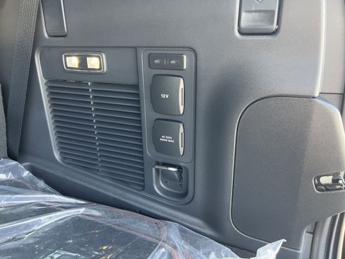 New 2025 Lincoln Navigator Reserve image 29