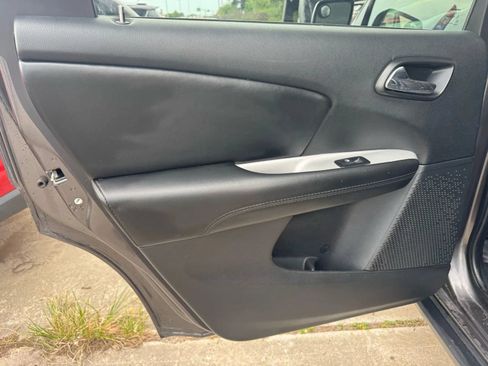Used 2018 Dodge Journey SE w/ Popular Equipment Group FWD image 19