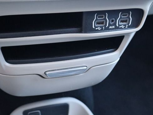 Used 2023 Chrysler Pacifica Touring-L FWD image 25