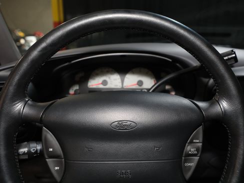 Used 2000 Ford F150 Lightning RWD image 63