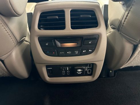 Used 2021 Honda Pilot Touring image 14