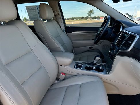 Used 2018 Jeep Grand Cherokee Limited image 25