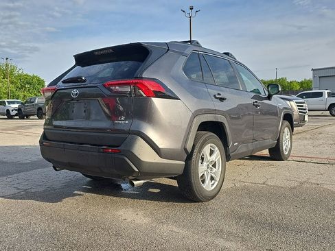 Used 2021 Toyota RAV4 LE AWD/4WD image 5