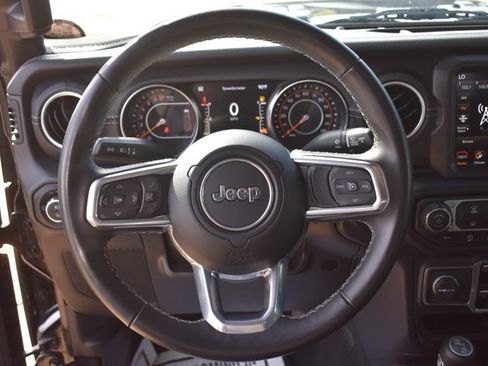 Used 2021 Jeep Gladiator Overland w/ Popular Equipment Package AWD/4WD image 18