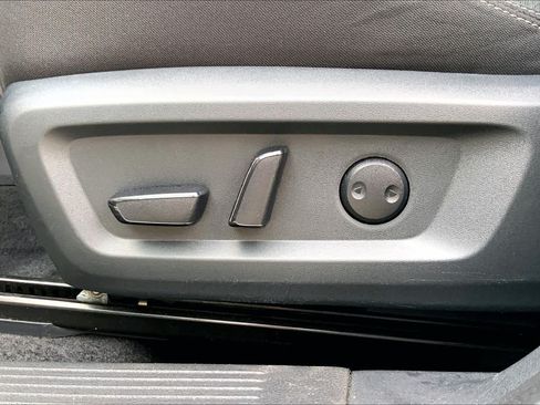 Used 2025 Nissan Rogue SV AWD/4WD image 32