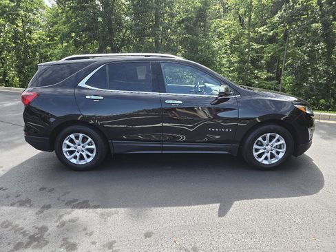 Used 2019 Chevrolet Equinox LT FWD image 2