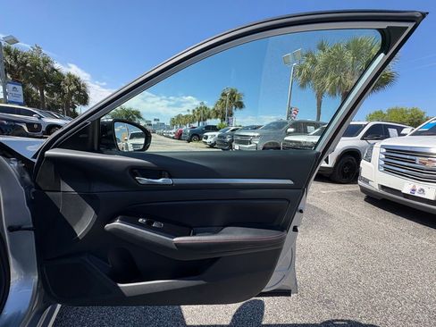 Used 2024 Nissan Altima 2.5 SR FWD image 22