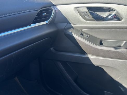 Used 2023 Chevrolet Traverse LT image 19