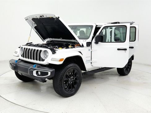 Used 2024 Jeep Wrangler Unlimited Sahara w/ Technology Group AWD/4WD image 9