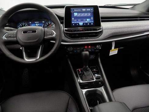 Certified 2025 Jeep Compass Latitude w/ Convenience Group image 20