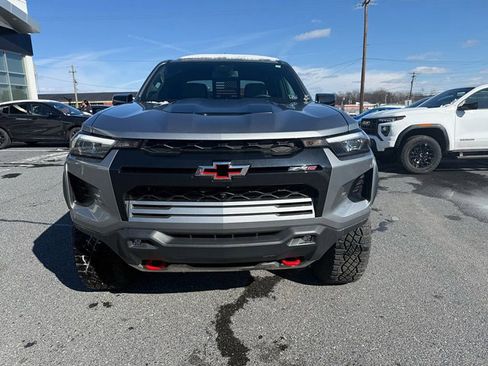 Used 2025 Chevrolet Colorado ZR2 w/ Technology Package image 9