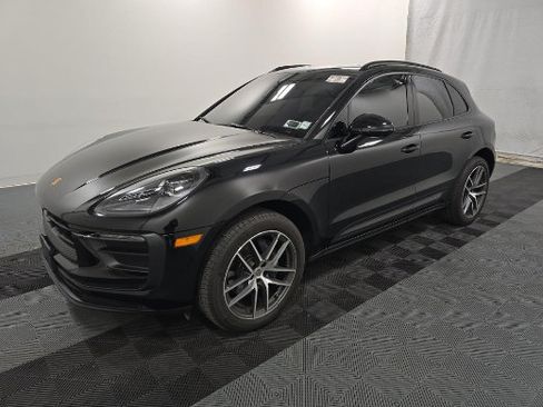 Used 2023 Porsche Macan AWD/4WD image 2