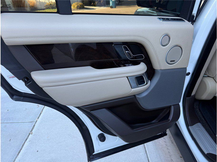 Used 2018 Land Rover Range Rover HSE AWD/4WD image 32