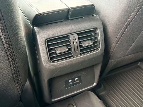 Used 2021 Nissan Rogue SV image 23