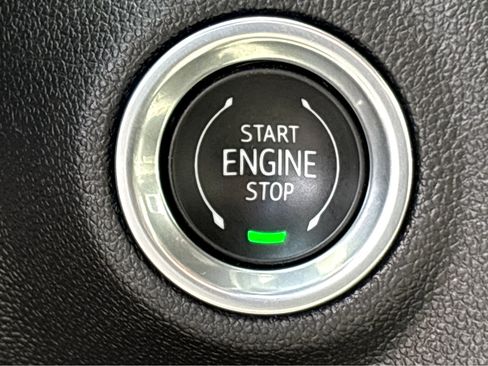 Used 2023 Chevrolet Silverado 1500 Custom image 3