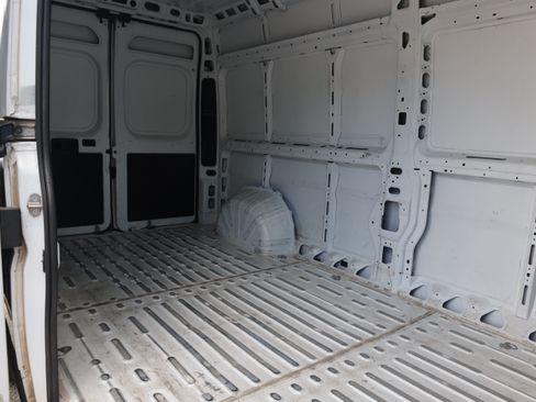 Used 2024 RAM ProMaster 2500 w/ Convenience Group FWD image 9