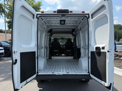 Used 2024 RAM ProMaster 2500 w/ Convenience Group FWD image 28