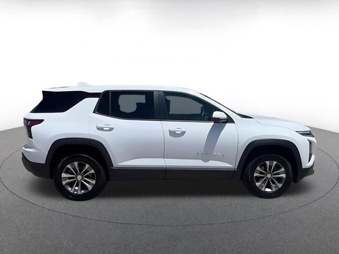 Used 2025 Chevrolet Equinox LT AWD/4WD image 16