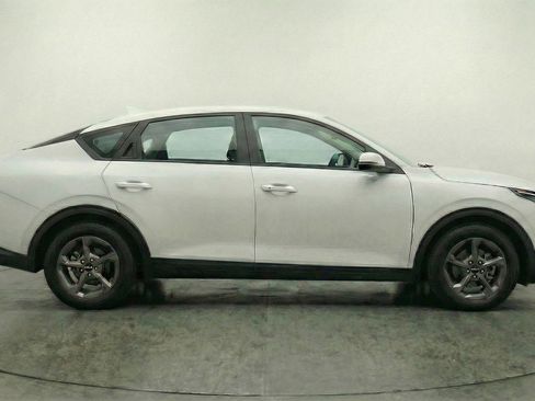 Used 2025 Kia K4 LXS image 11