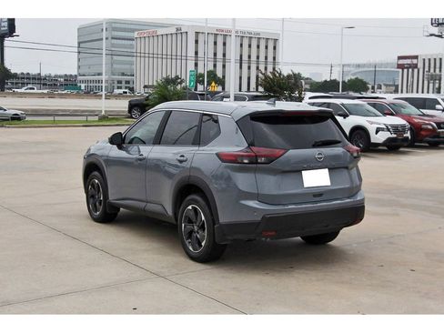 Used 2026 Nissan Rogue SV w/ SV Premium Package FWD image 4
