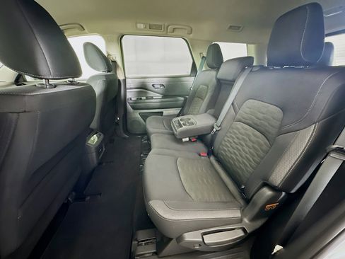 Used 2025 Nissan Pathfinder SV FWD image 28