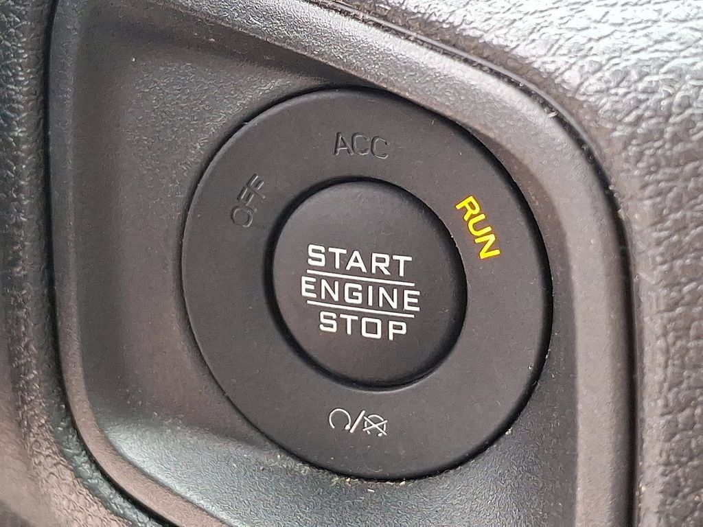 Used 2024 Jeep Wrangler Unlimited AWD/4WD image 23