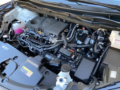 Used 2023 Toyota Sienna XLE image 17