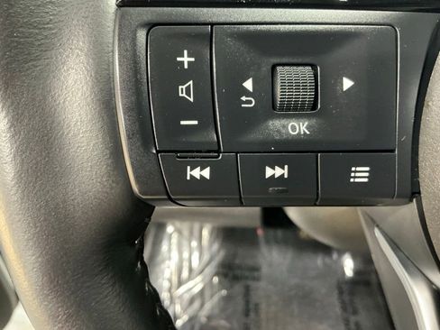 Used 2024 Nissan Pathfinder SL AWD/4WD image 40