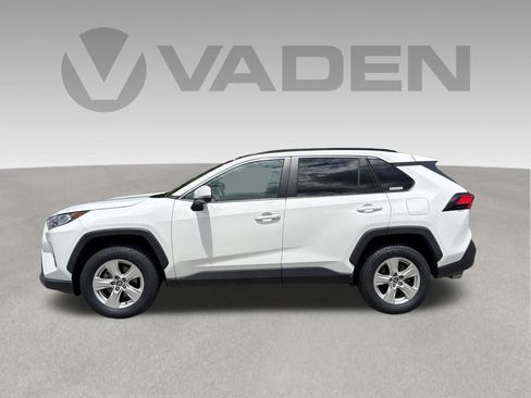 Used 2021 Toyota RAV4 XLE w/ Convenience Package FWD image 20
