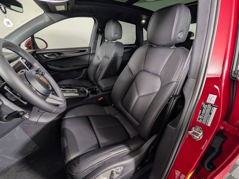 New 2026 Porsche Macan AWD/4WD image 5